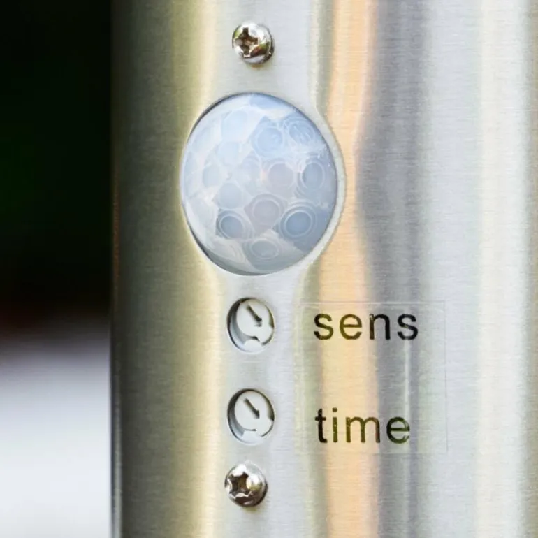 Borne d'éclairage Caserta Acier inoxydable, 1 lumière, Détecteur de mouvement